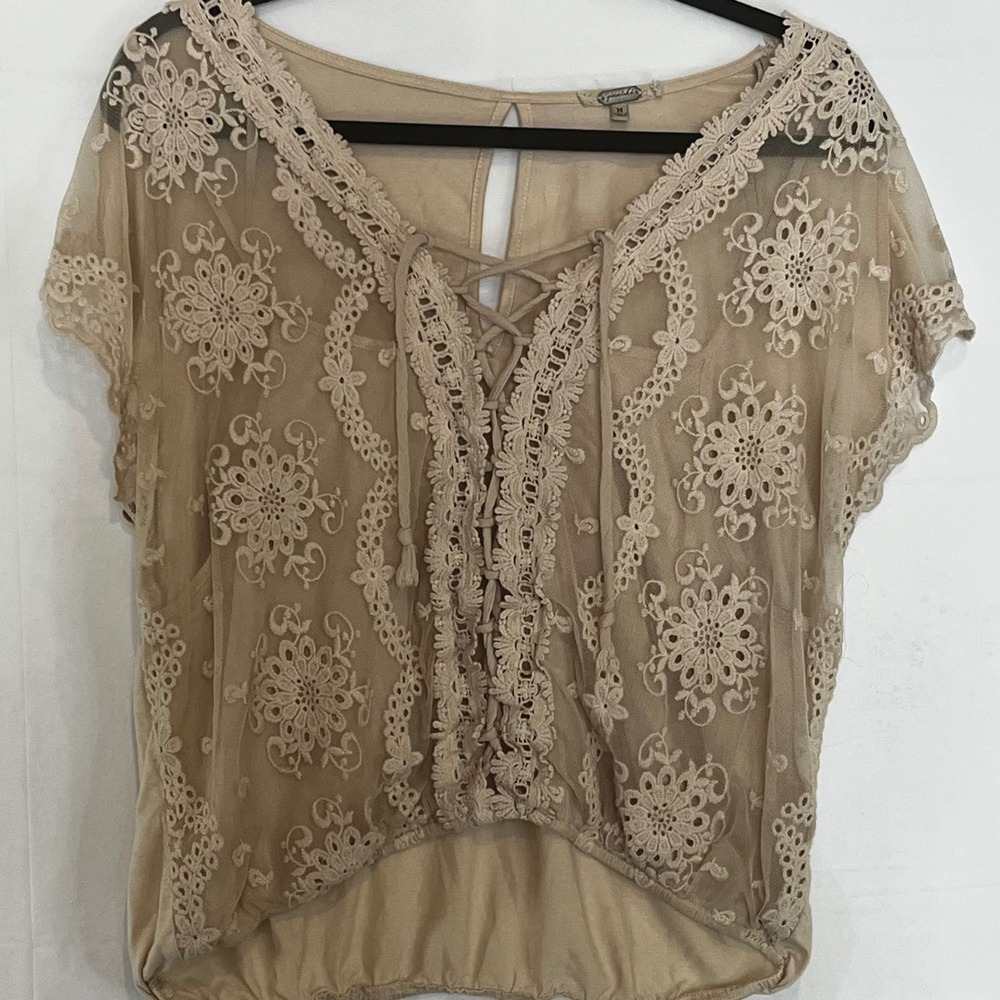 Gimmicks by BKE Tan Lace Overlay Top Embroidered Lace Up High Low Blouse Medium